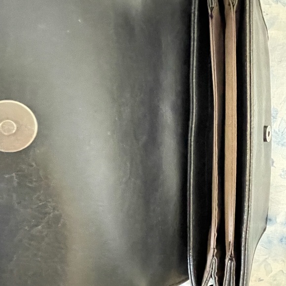 Matt&Nat black vegan leather crossover bag/purse. 8.5x11 inches. - Picture 4 of 4